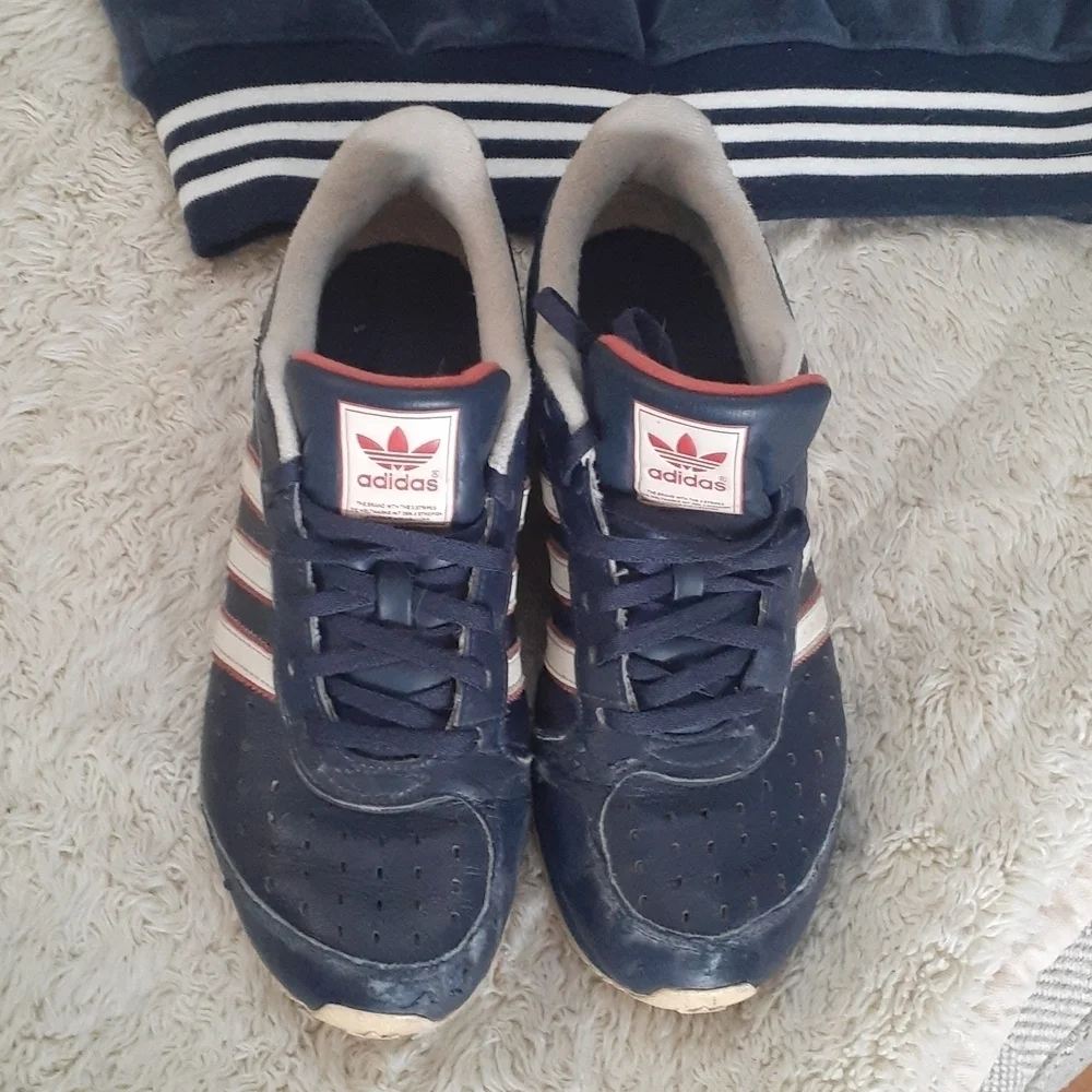 Adidas Rare Blokecore Vintage Y2K Blue Velour Short Sleeve Jacket Leather Sneaks